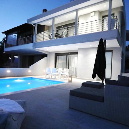 Heaven Horizon Villa Kariani ภายนอก รูปภาพ